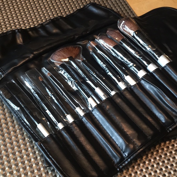 Other - NWT 12 price brush set